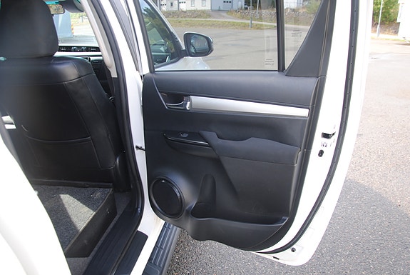 Toyota HiLux 11 of 21