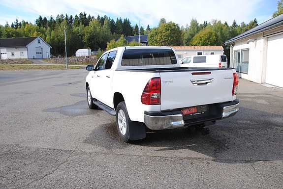 Toyota HiLux 4 of 21