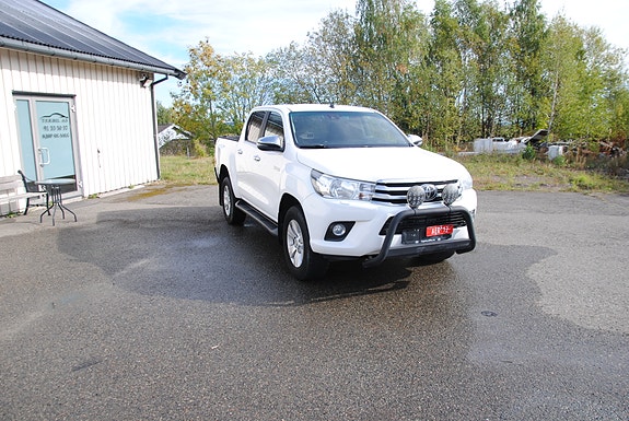 Toyota HiLux 2 of 21