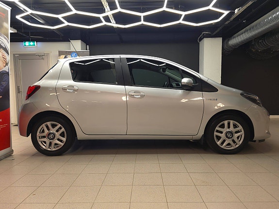Toyota Yaris 11 of 30
