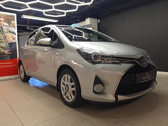 Toyota Yaris 13 of 30