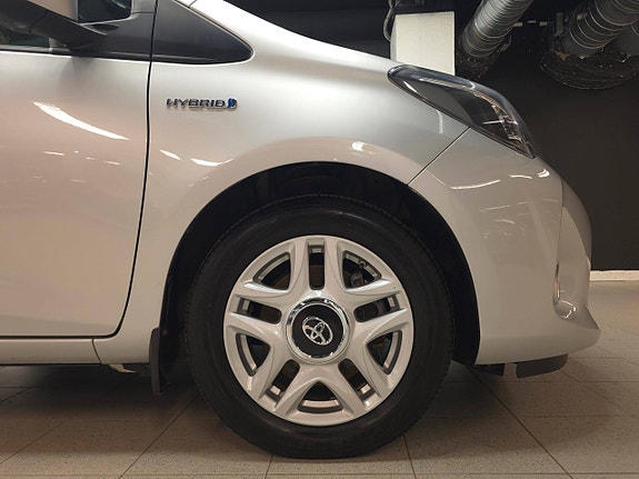 Toyota Yaris 12 of 30