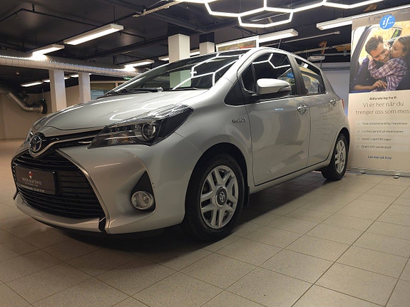Toyota Yaris 3 of 30