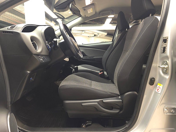 Toyota Yaris 30 of 30
