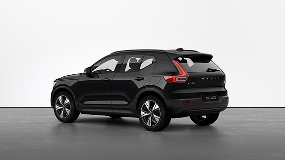 Volvo XC40 4 of 30