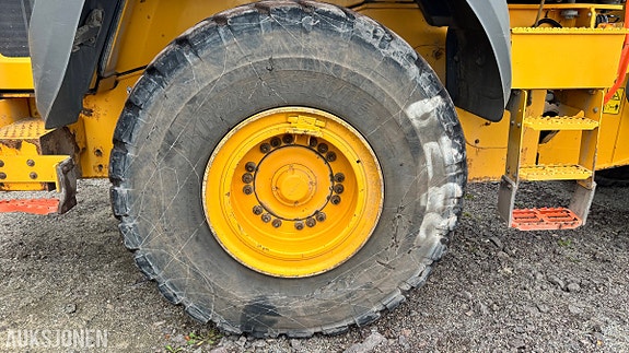 Volvo L110H Hjullaster– i daglig drift – skuffe, pallegaffel og vinterdekk 23 of 30