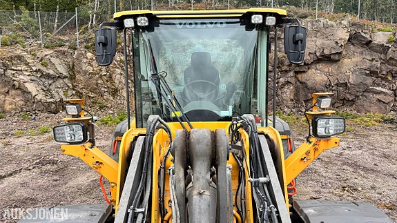 Volvo L110H Hjullaster– i daglig drift – skuffe, pallegaffel og vinterdekk 24 of 30