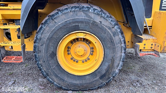 Volvo L110H Hjullaster– i daglig drift – skuffe, pallegaffel og vinterdekk 13 of 30