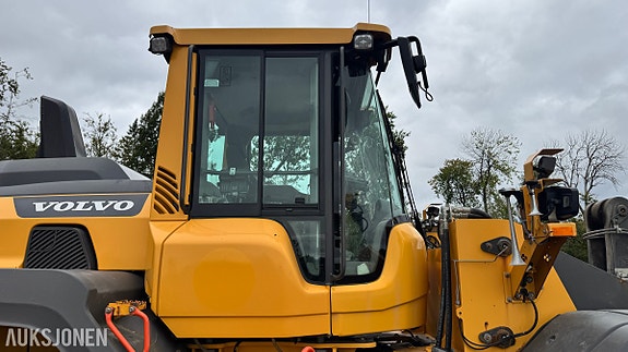 Volvo L110H Hjullaster– i daglig drift – skuffe, pallegaffel og vinterdekk 18 of 30
