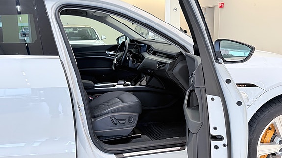 Audi e-tron 16 of 30