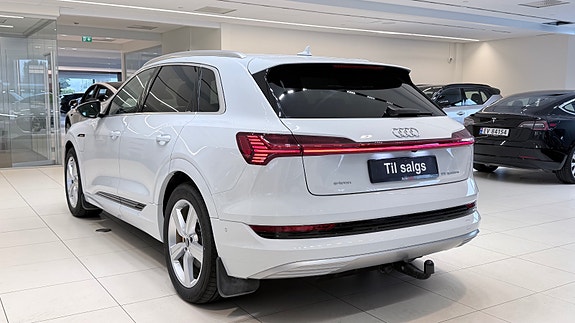 Audi e-tron 7 of 30