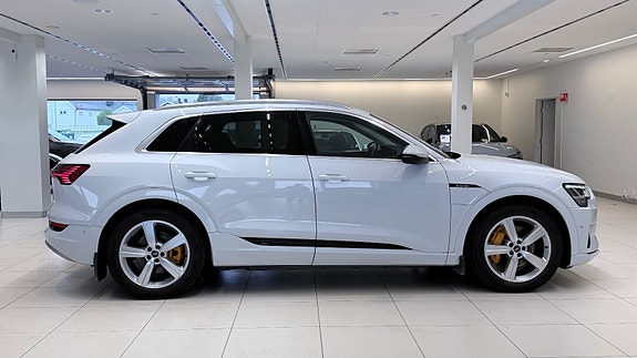 Audi e-tron 6 of 30