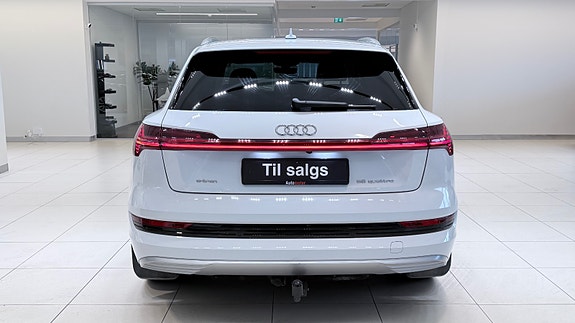 Audi e-tron 8 of 30