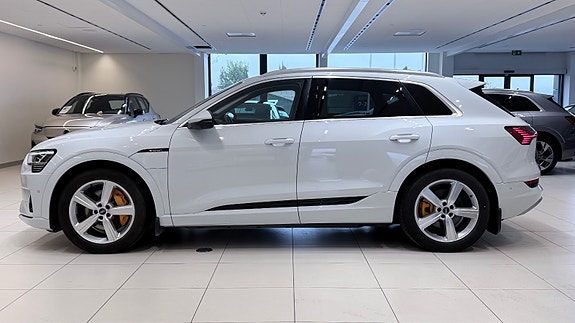 Audi e-tron 5 of 30