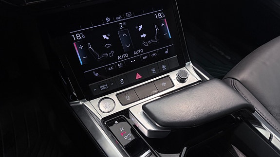 Audi e-tron 26 of 30