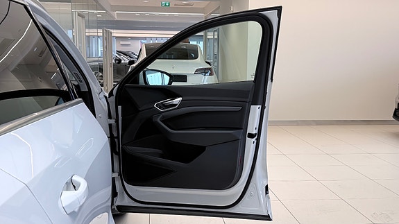 Audi e-tron 15 of 30