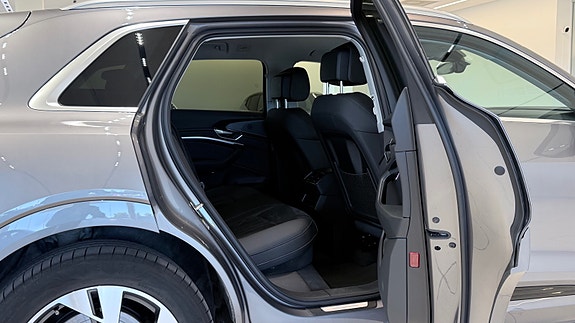Audi e-tron 15 of 30