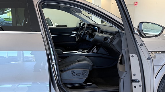 Audi e-tron 19 of 30