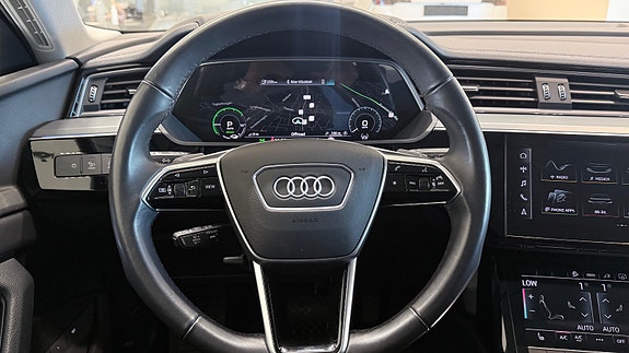 Audi e-tron 26 of 30
