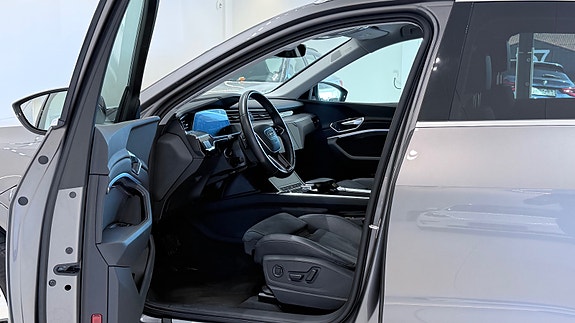 Audi e-tron 13 of 30