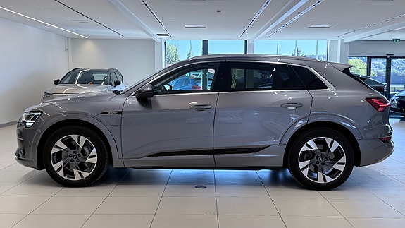 Audi e-tron 9 of 30