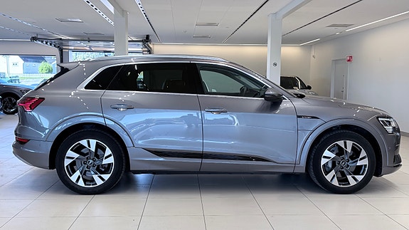 Audi e-tron 8 of 30