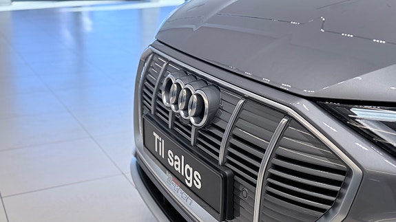 Audi e-tron 7 of 30