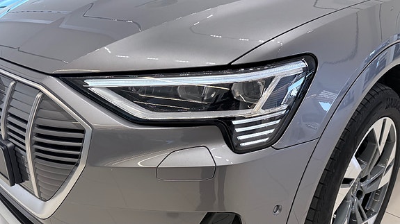 Audi e-tron 5 of 30