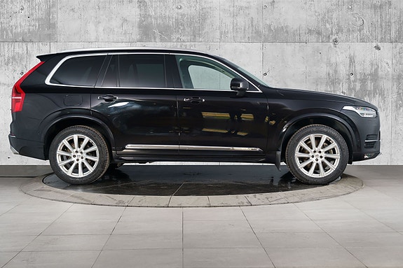 Volvo XC90 10 of 30