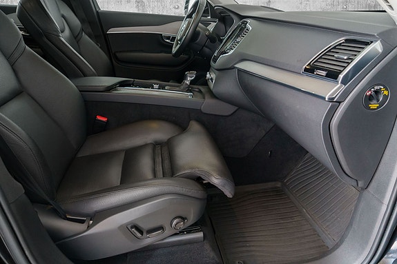 Volvo XC90 16 of 30