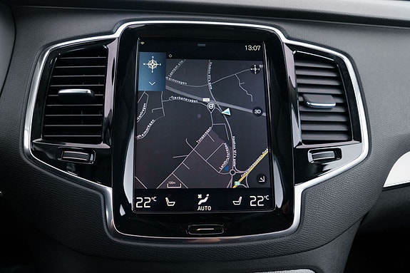 Volvo XC90 26 of 30