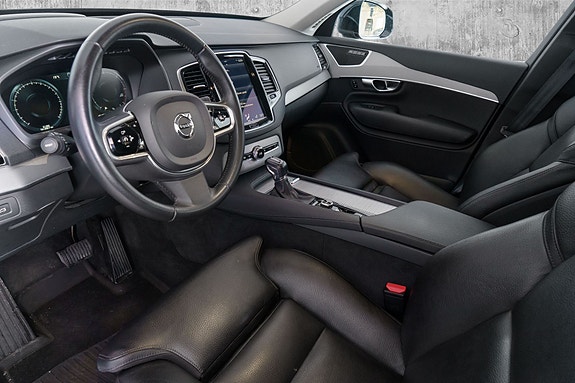 Volvo XC90 11 of 30