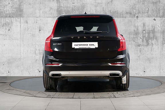 Volvo XC90 8 of 30