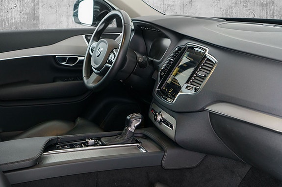 Volvo XC90 17 of 30