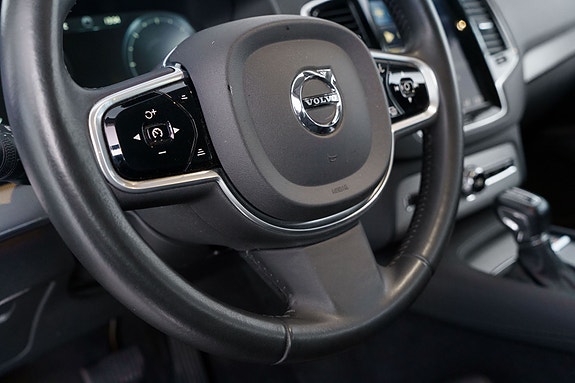 Volvo XC90 14 of 30