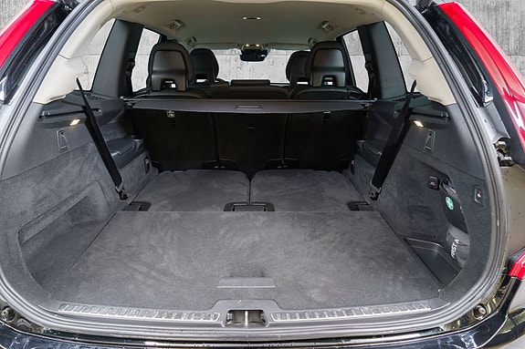Volvo XC90 30 of 30