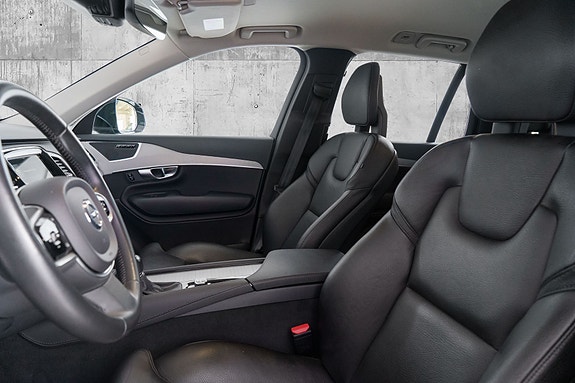 Volvo XC90 12 of 30