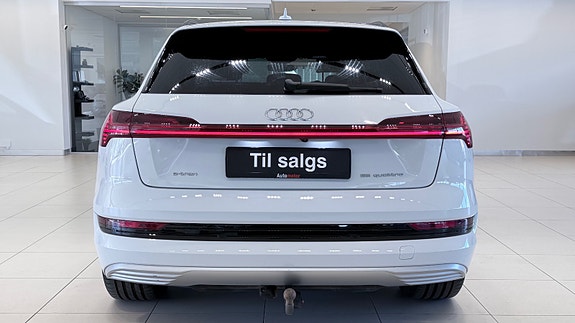 Audi e-tron 8 of 30