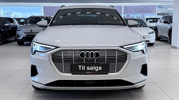 Audi e-tron 4 of 30