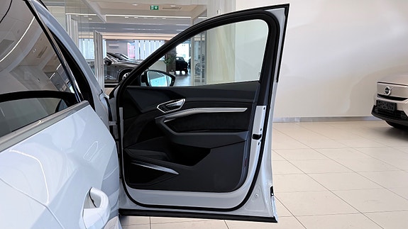Audi e-tron 17 of 30