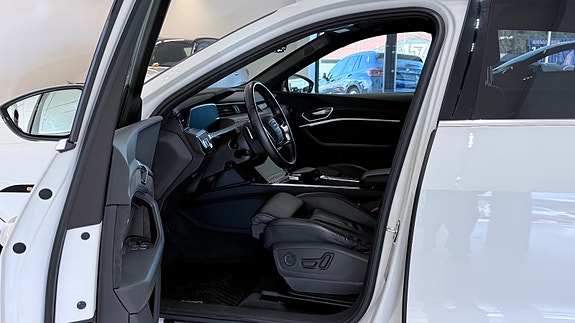 Audi e-tron 10 of 30