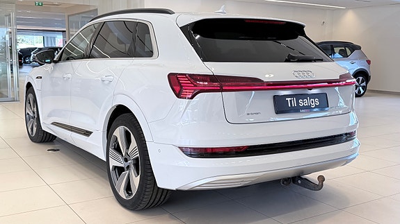 Audi e-tron 7 of 30