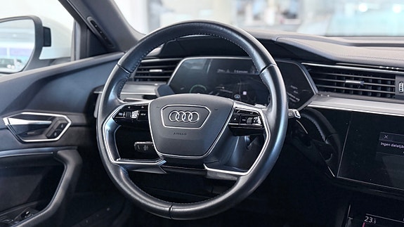 Audi e-tron 18 of 30