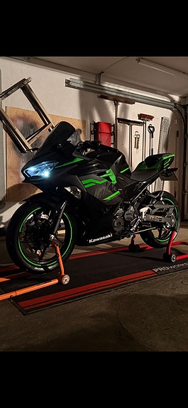 Kawasaki Ninja 400 3 of 19