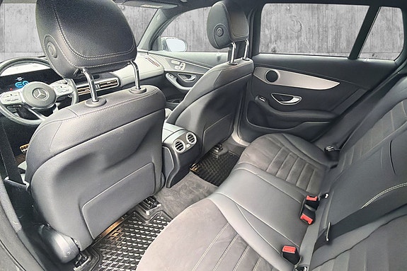 Mercedes-Benz EQC400 16 of 30