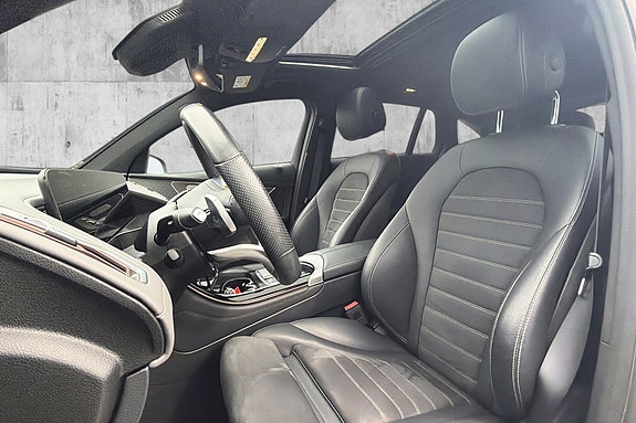 Mercedes-Benz EQC400 13 of 30