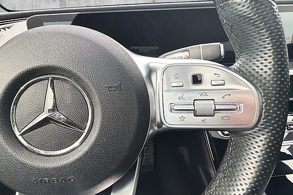 Mercedes-Benz EQC400 21 of 30