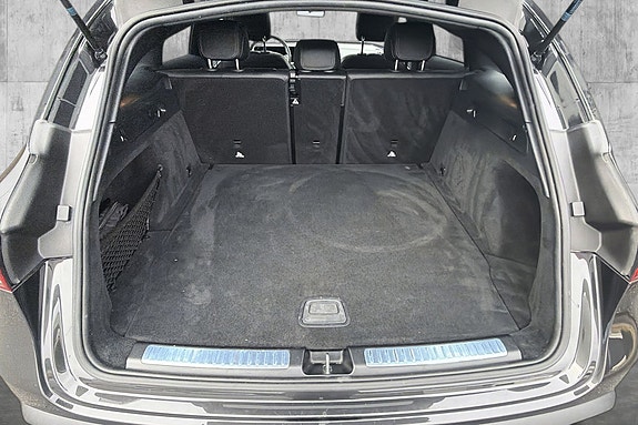 Mercedes-Benz EQC400 11 of 30