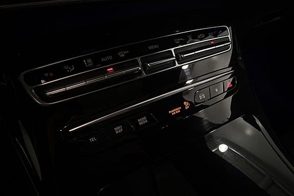 Mercedes-Benz EQC400 26 of 30