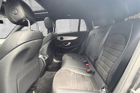 Mercedes-Benz EQC400 15 of 30